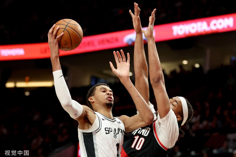 惫中依然充 惫中依然充