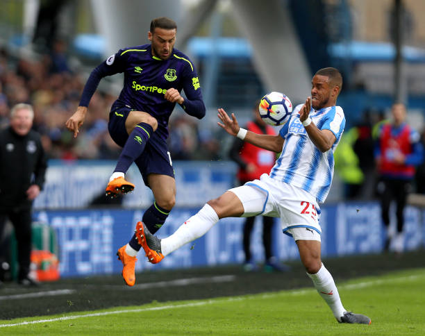 以其卓越的 以其卓越的